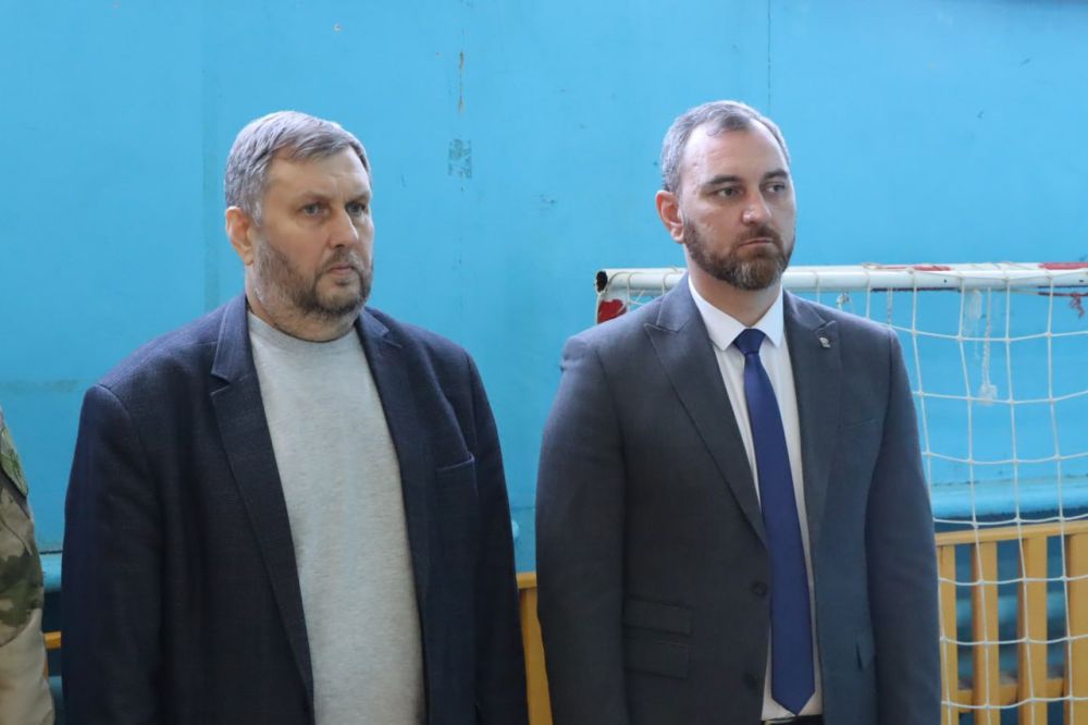 Евгений Бондарь: На базе Лутугинской средней школы № 1 состоялся турнир по настольному теннису, посвященный памяти Андрея Юрьевича Харитонова – преподавателя физической культуры Евгений Бондарь: На базе Лутугинской средней школы № 1 состоялся турнир по настольному теннису, посвященный памяти Андрея Юрьевича Харитонова – преподавателя физической культуры
