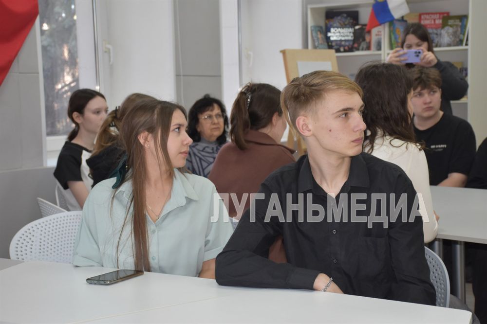 В стенах алчевского Детского центра музея Победы состоялась встреча школьников с Героем Луганской Народной Республики Александром Кузнецовым В стенах алчевского Детского центра музея Победы состоялась встреча школьников с Героем Луганской Народной Республики Александром Кузнецовым