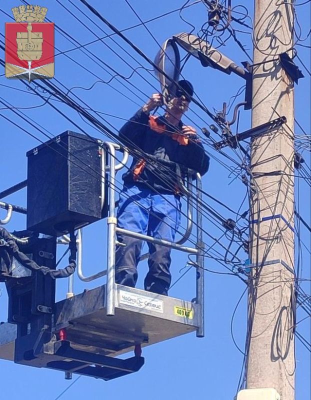 Коммунальные службы проводят работы на территории города Коммунальные службы проводят работы на территории города