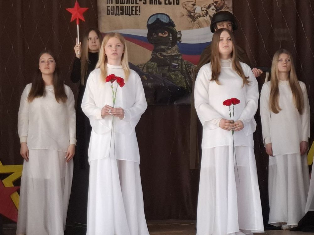 Четвертого апреля на базе Краснолучского учебно-воспитательного комплекса № 6 "Созвездие" состоялся второй ежегодный форум юнармейских отрядов «Красный Луч – территория мужества» Четвертого апреля на базе Краснолучского учебно-воспитательного комплекса № 6 "Созвездие" состоялся второй ежегодный форум юнармейских отрядов «Красный Луч – территория мужества»