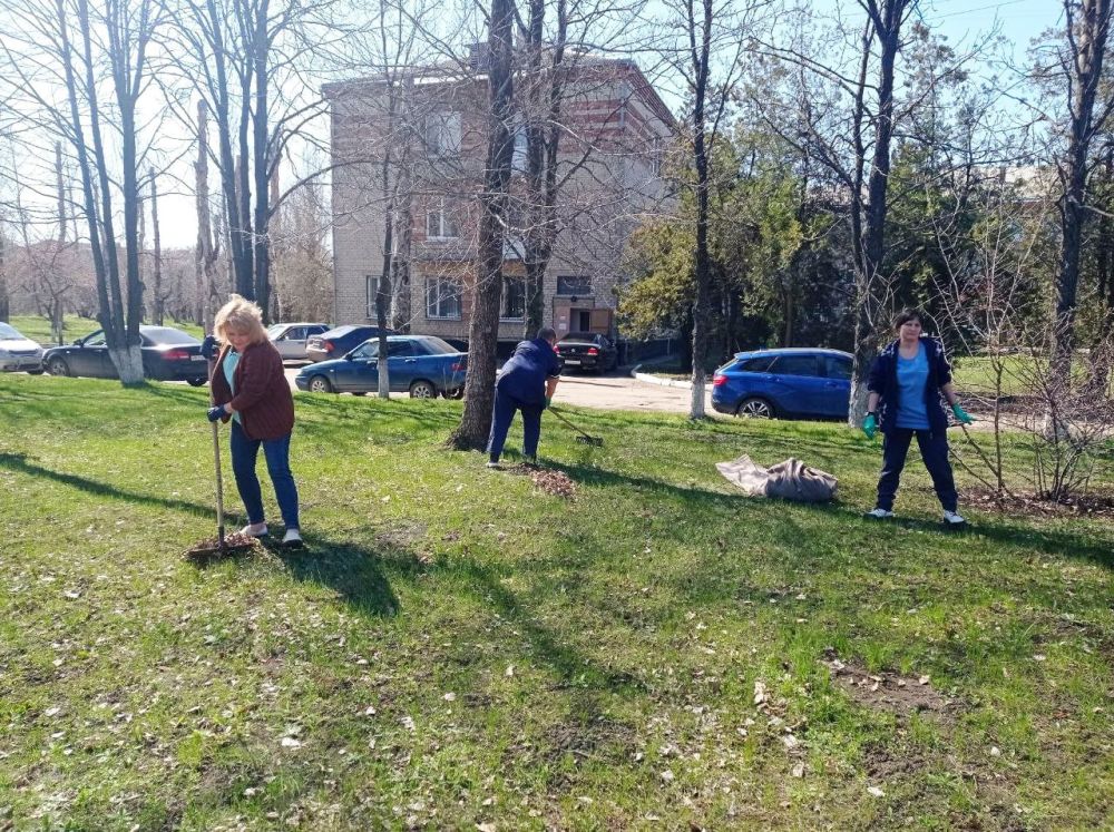 Сотрудники Луганской городской больницы № 1 приняли участие в общегородском субботнике Сотрудники Луганской городской больницы № 1 приняли участие в общегородском субботнике