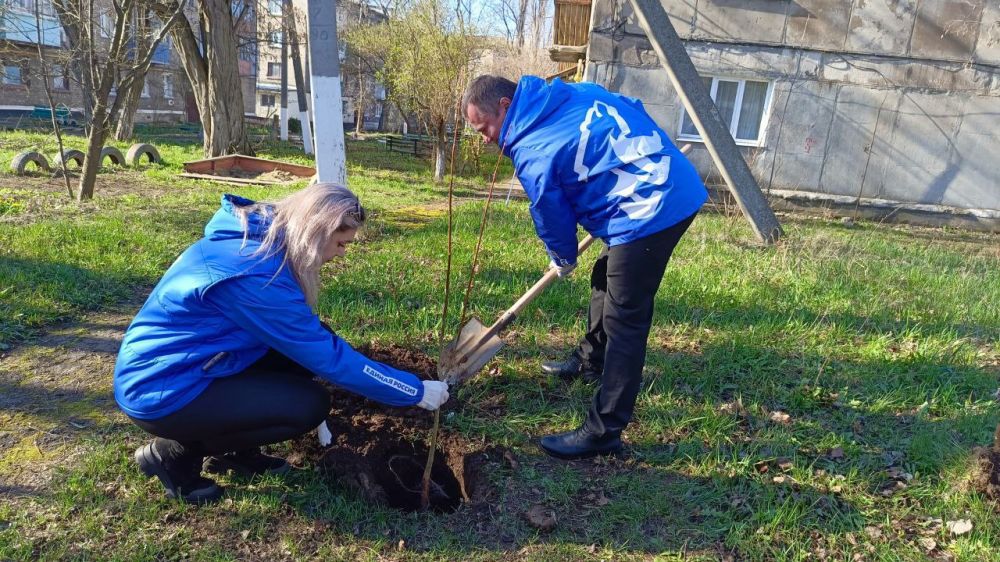 Акция «Сад Памяти» проводится в рамках празднования 80-й годовщины Победы в ВОВ 1941 – 1945 гг. В этом году она станет одним из ключевых мероприятий, посвященных этой знаменательной дате.Символизм акции – появление зеленых... Акция «Сад Памяти» проводится в рамках празднования 80-й годовщины Победы в ВОВ 1941 – 1945 гг. В этом году она станет одним из ключевых мероприятий, посвященных этой знаменательной дате.Символизм акции – появление зеленых...