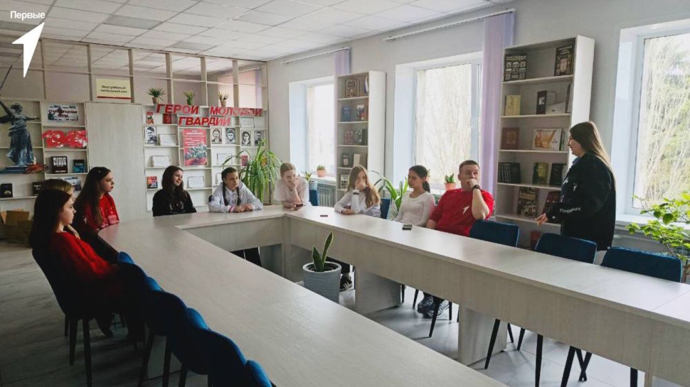 Шаг к самореализации. Первые встретились со специалистами по организации работы Движение Первых в городском округе Ровеньки, где обсудили Всероссийский проект «МедиаПритяжение» Ребята подробно обсудили номинации и различные... Шаг к самореализации. Первые встретились со специалистами по организации работы Движение Первых в городском округе Ровеньки, где обсудили Всероссийский проект «МедиаПритяжение» Ребята подробно обсудили номинации и различные...