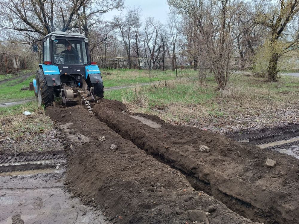В Лутугино приступили к установке «Вечного огня» В Лутугино приступили к установке «Вечного огня»