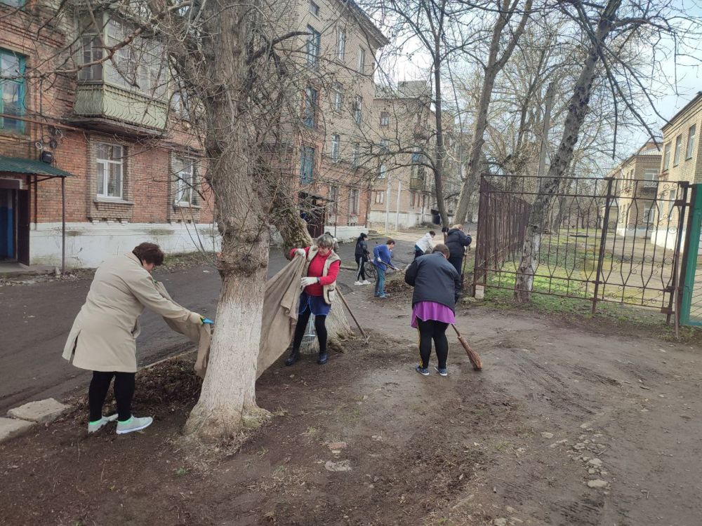 Краснолучский округ активно участвует в акции "Чистая Республика - 2025" Краснолучский округ активно участвует в акции "Чистая Республика - 2025"