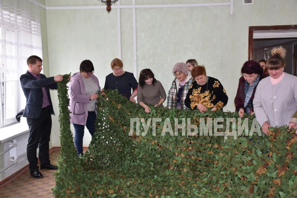 В Первомайском городском округе семьи погибших участников СВО активно принимают участие в изготовлении маскировочных сетей В Первомайском городском округе семьи погибших участников СВО активно принимают участие в изготовлении маскировочных сетей
