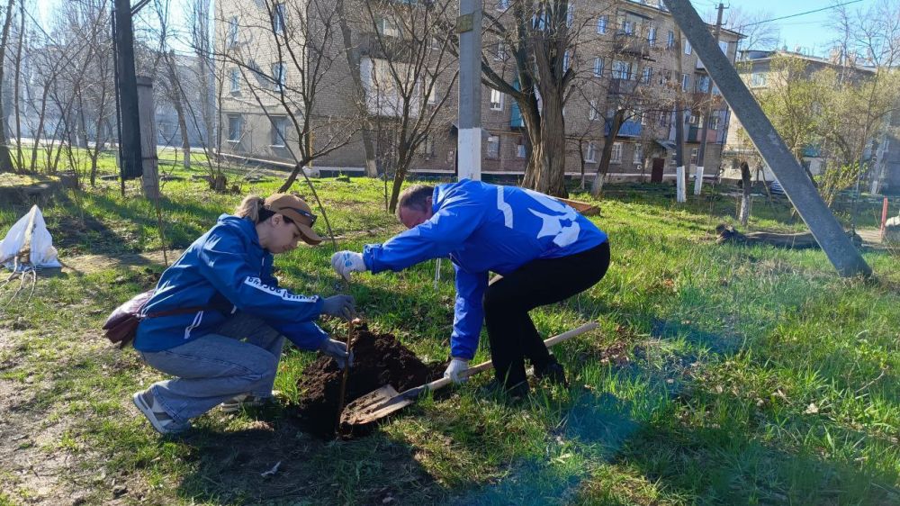 Акция «Сад Памяти» проводится в рамках празднования 80-й годовщины Победы в ВОВ 1941 – 1945 гг. В этом году она станет одним из ключевых мероприятий, посвященных этой знаменательной дате.Символизм акции – появление зеленых... Акция «Сад Памяти» проводится в рамках празднования 80-й годовщины Победы в ВОВ 1941 – 1945 гг. В этом году она станет одним из ключевых мероприятий, посвященных этой знаменательной дате.Символизм акции – появление зеленых...