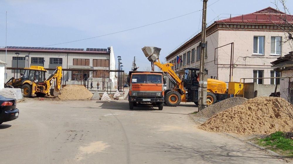 На площади в Станице Луганской стартовал новый этап работ На площади в Станице Луганской стартовал новый этап работ