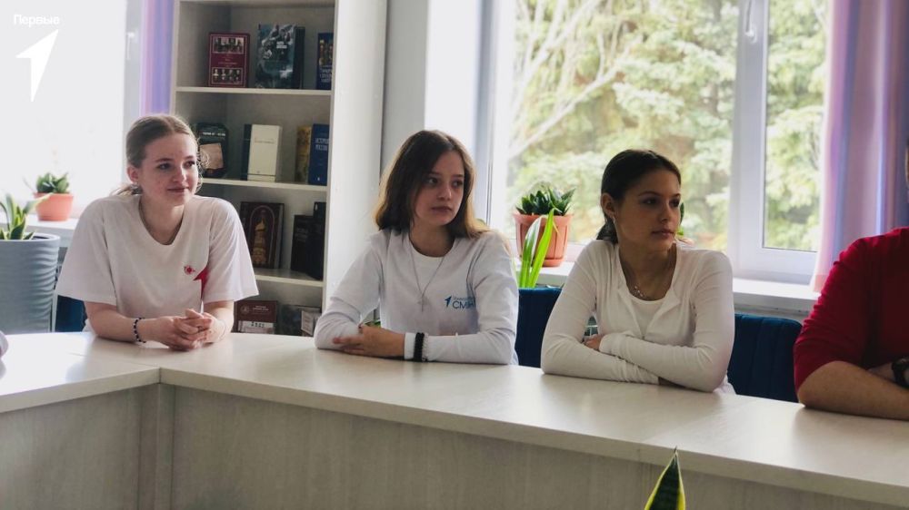 Шаг к самореализации. Первые встретились со специалистами по организации работы Движение Первых в городском округе Ровеньки, где обсудили Всероссийский проект «МедиаПритяжение» Ребята подробно обсудили номинации и различные... Шаг к самореализации. Первые встретились со специалистами по организации работы Движение Первых в городском округе Ровеньки, где обсудили Всероссийский проект «МедиаПритяжение» Ребята подробно обсудили номинации и различные...