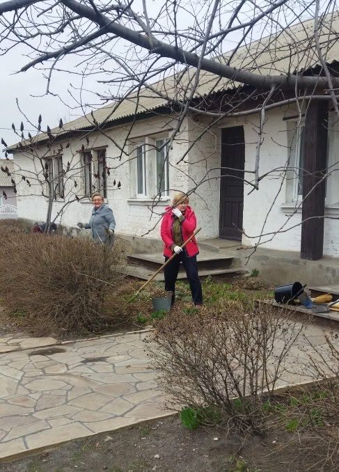 Сотрудники учреждений культуры города Вахрушево провели работы по благоустройству территорий Сотрудники учреждений культуры города Вахрушево провели работы по благоустройству территорий