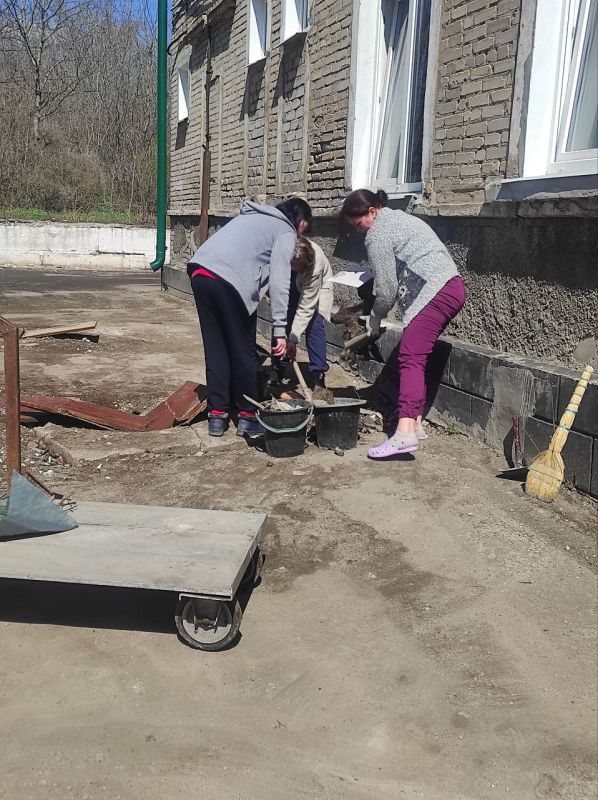 Четвёртого апреля Краснолучская городская больница "Известий" присоединилась к республиканской акции "Чистая республика-2025" Четвёртого апреля Краснолучская городская больница "Известий" присоединилась к республиканской акции "Чистая республика-2025"