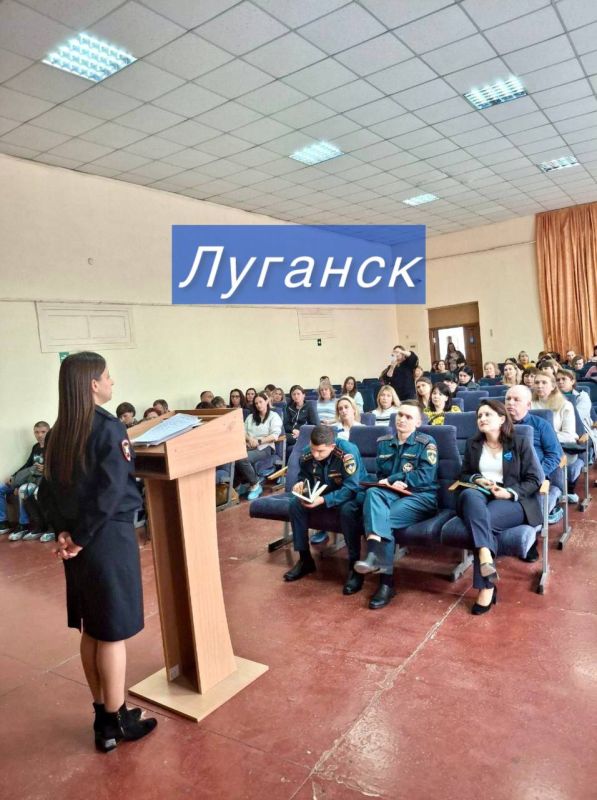 Сотрудники Госавтоинспекции провели беседы с родителями проводятся беседы Сотрудники Госавтоинспекции провели беседы с родителями проводятся беседы