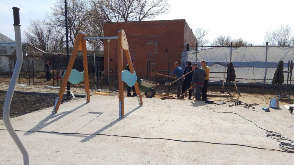 На площади в Станице Луганской стартовал новый этап работ На площади в Станице Луганской стартовал новый этап работ