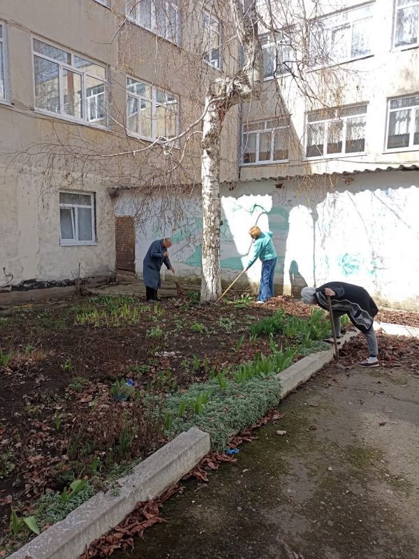В рамках акции "Чистая Республика" в Красном Луче продолжается активная работа по наведению порядка и благоустройству городских территорий В рамках акции "Чистая Республика" в Красном Луче продолжается активная работа по наведению порядка и благоустройству городских территорий