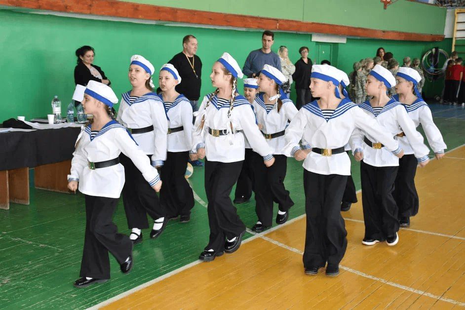 4 апреля в спортивном зале Краснодонской спортивной школы №1 состоялась первая фаза муниципального этапа Всероссийской военно-патриотической игры «Зарница», в которой приняли участие учащиеся младшей категории... 4 апреля в спортивном зале Краснодонской спортивной школы №1 состоялась первая фаза муниципального этапа Всероссийской военно-патриотической игры «Зарница», в которой приняли участие учащиеся младшей категории...