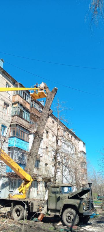 Виктория Сергеева: Коммунальщики в действии. Коммунальные предприятия проводят работы по поддержанию чистоты и порядка в городском округе Виктория Сергеева: Коммунальщики в действии. Коммунальные предприятия проводят работы по поддержанию чистоты и порядка в городском округе