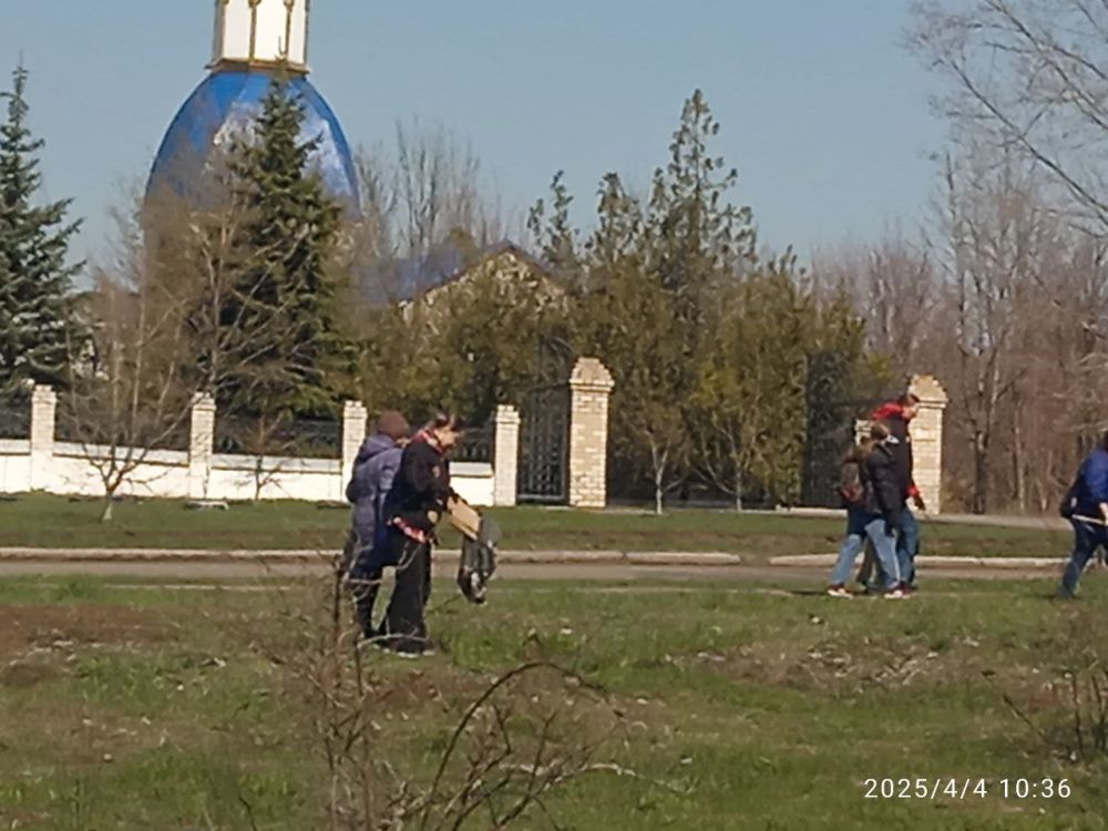 Сегодня, в рамках проведения республиканской акции «Чистая Республика -2025» в городском округе город Ровеньки состоялся санитарный день по уборке мусора Сегодня, в рамках проведения республиканской акции «Чистая Республика -2025» в городском округе город Ровеньки состоялся санитарный день по уборке мусора