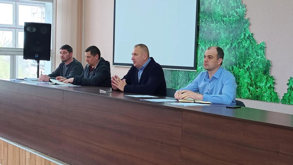 В Минприроды ЛНР состоялось совещание по вопросу готовности лесоохотничьих учреждений к пожароопасному периоду В Минприроды ЛНР состоялось совещание по вопросу готовности лесоохотничьих учреждений к пожароопасному периоду