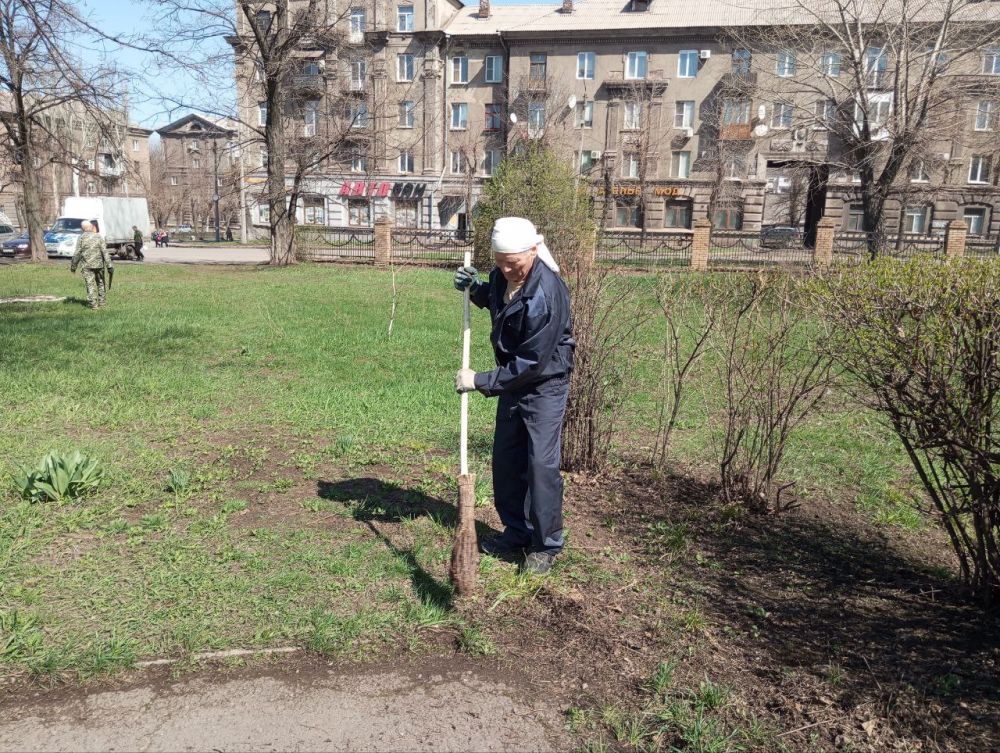 Активисты алчевского городского отделения Общероссийской общественной организации «Российский союз ветеранов Афганистана и специальных военных операций» навели порядок у памятника воинам-интернационалистам, который... Активисты алчевского городского отделения Общероссийской общественной организации «Российский союз ветеранов Афганистана и специальных военных операций» навели порядок у памятника воинам-интернационалистам, который...