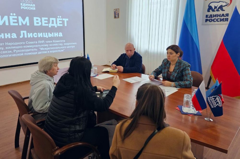 Представители Народного Совета взяли в работу ряд проблем граждан и передали гуманитарную помощь Представители Народного Совета взяли в работу ряд проблем граждан и передали гуманитарную помощь