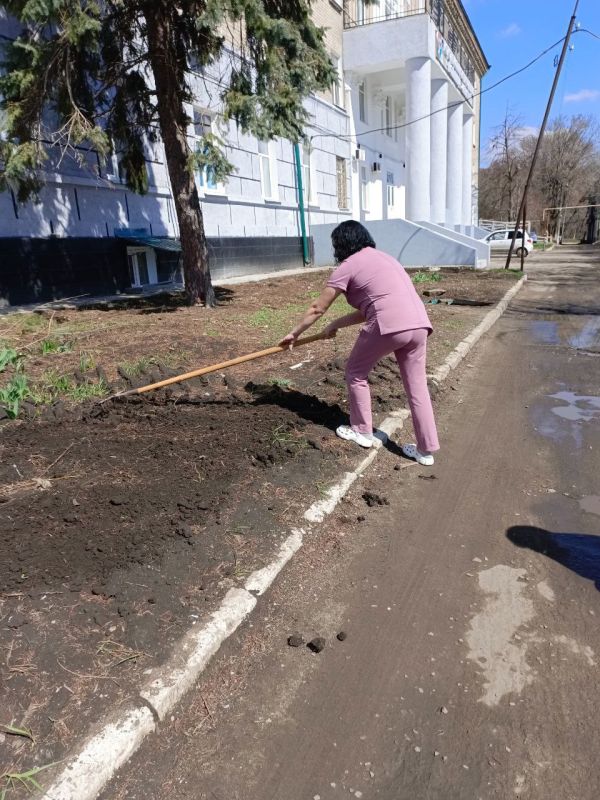 Четвёртого апреля Краснолучская городская больница "Известий" присоединилась к республиканской акции "Чистая республика-2025" Четвёртого апреля Краснолучская городская больница "Известий" присоединилась к республиканской акции "Чистая республика-2025"