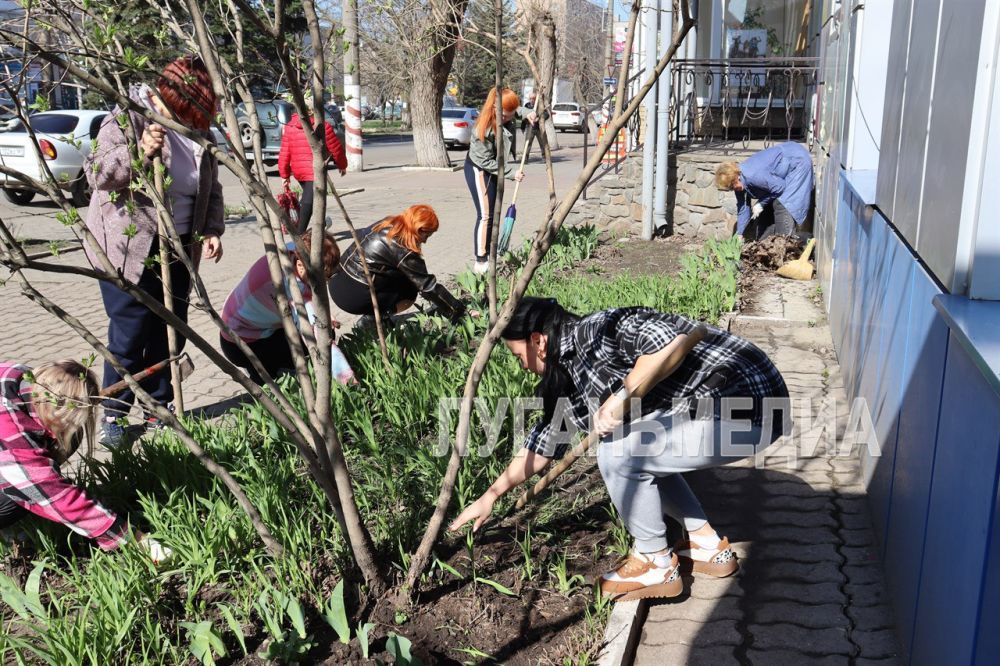 Субботник «Восточного Донбасса» – с пользой и весельем Субботник «Восточного Донбасса» – с пользой и весельем