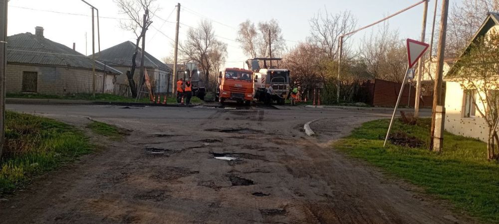 Альберт Зинченко: В Станице Луганской на улице Лесной в рамках специального инфраструктурного проекта стартовали работы по фрезерованию дорожного полотна Альберт Зинченко: В Станице Луганской на улице Лесной в рамках специального инфраструктурного проекта стартовали работы по фрезерованию дорожного полотна