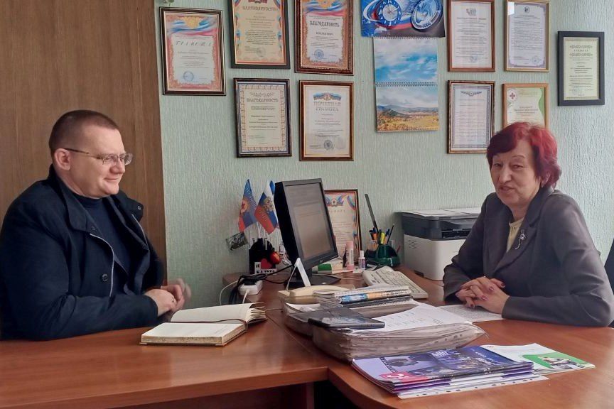 Представители Народного Совета взяли в работу ряд проблем граждан и передали гуманитарную помощь Представители Народного Совета взяли в работу ряд проблем граждан и передали гуманитарную помощь