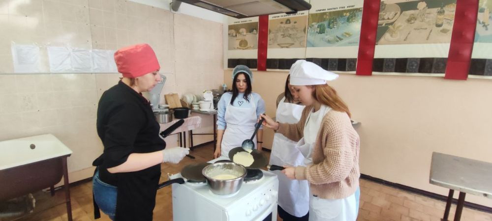Школьникам поселка Поречье провели профориентационную экскурсию Школьникам поселка Поречье провели профориентационную экскурсию