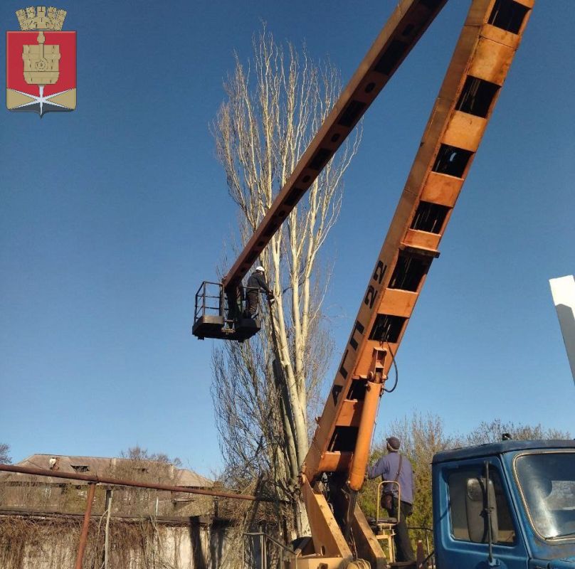 Коммунальные службы проводят работы на территории города Коммунальные службы проводят работы на территории города
