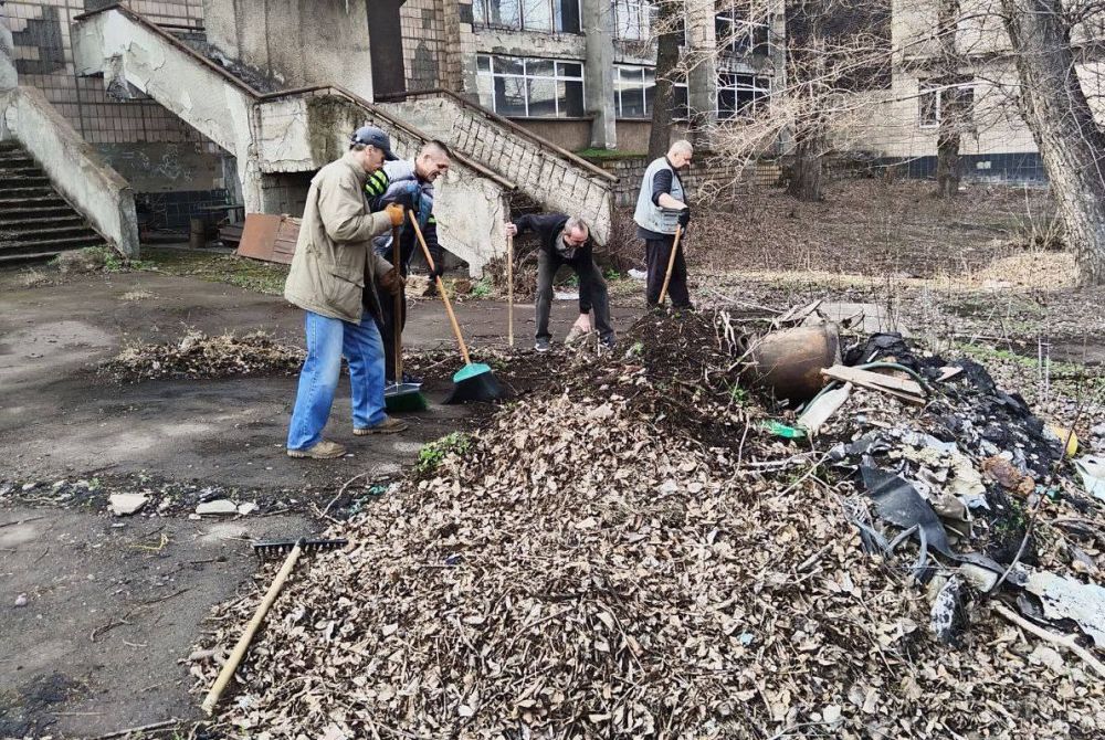 В Алчевске продолжается акция "Чистая Республика-2025" В Алчевске продолжается акция "Чистая Республика-2025"