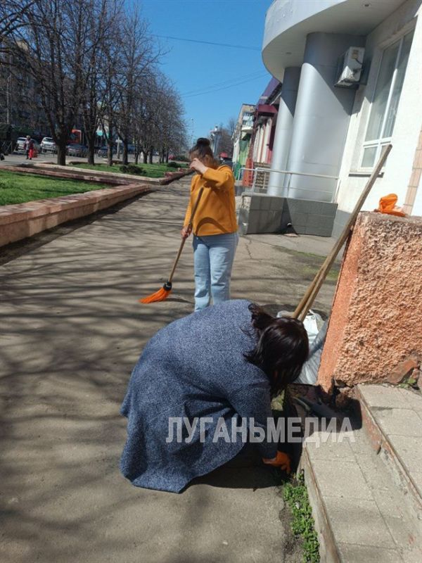 Корреспонденты «Славы Краснодона» присоединились к акции «Чистая Республика-2025!» Корреспонденты «Славы Краснодона» присоединились к акции «Чистая Республика-2025!»