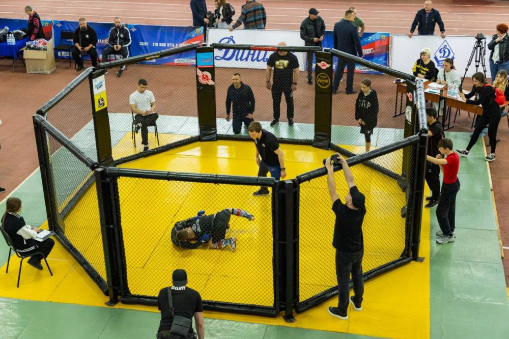 Масштабный турнир по смешанным единоборствам, впервые состоявшийся в ЛНР, объединил более 100 спортсменов со всего Донбасса Масштабный турнир по смешанным единоборствам, впервые состоявшийся в ЛНР, объединил более 100 спортсменов со всего Донбасса