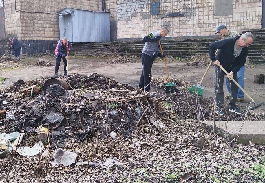 В Алчевске продолжается акция "Чистая Республика-2025" В Алчевске продолжается акция "Чистая Республика-2025"