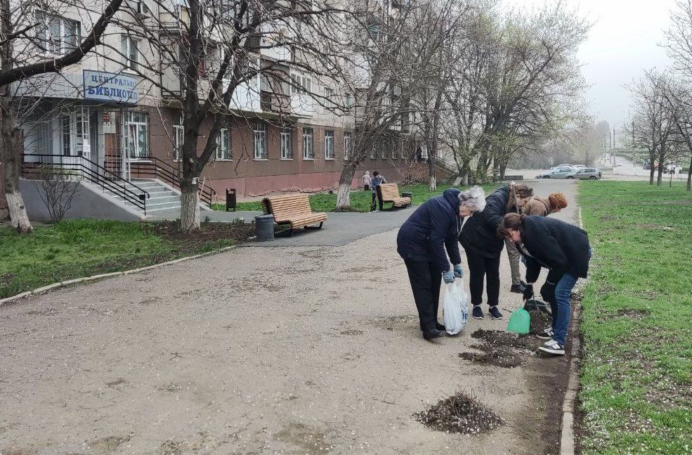 В Алчевске продолжается акция "Чистая Республика-2025" В Алчевске продолжается акция "Чистая Республика-2025"