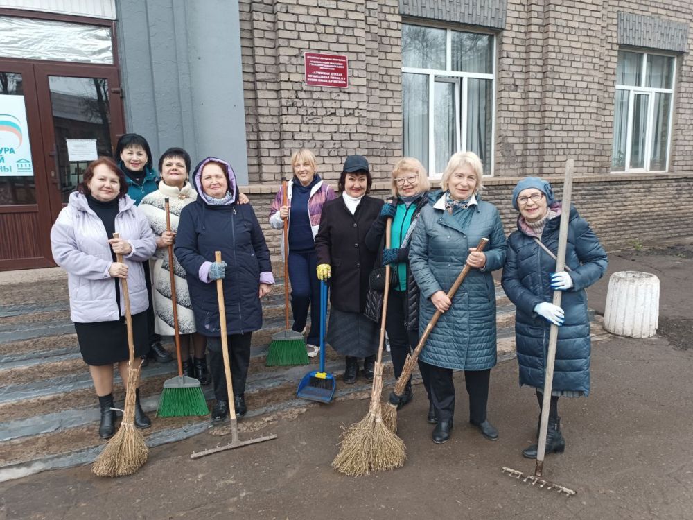 В Алчевске продолжается акция "Чистая Республика-2025" В Алчевске продолжается акция "Чистая Республика-2025"