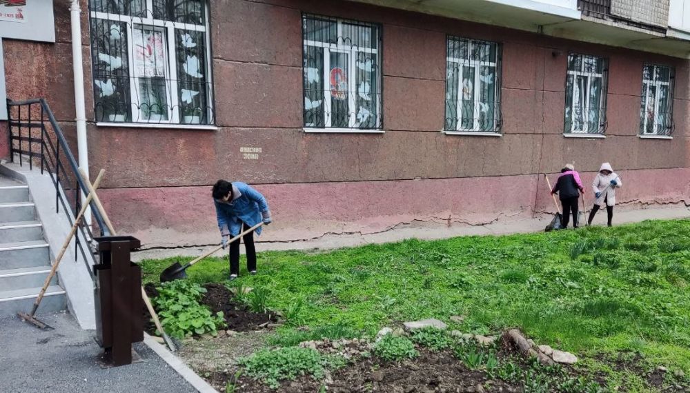 В Алчевске продолжается акция "Чистая Республика-2025" В Алчевске продолжается акция "Чистая Республика-2025"