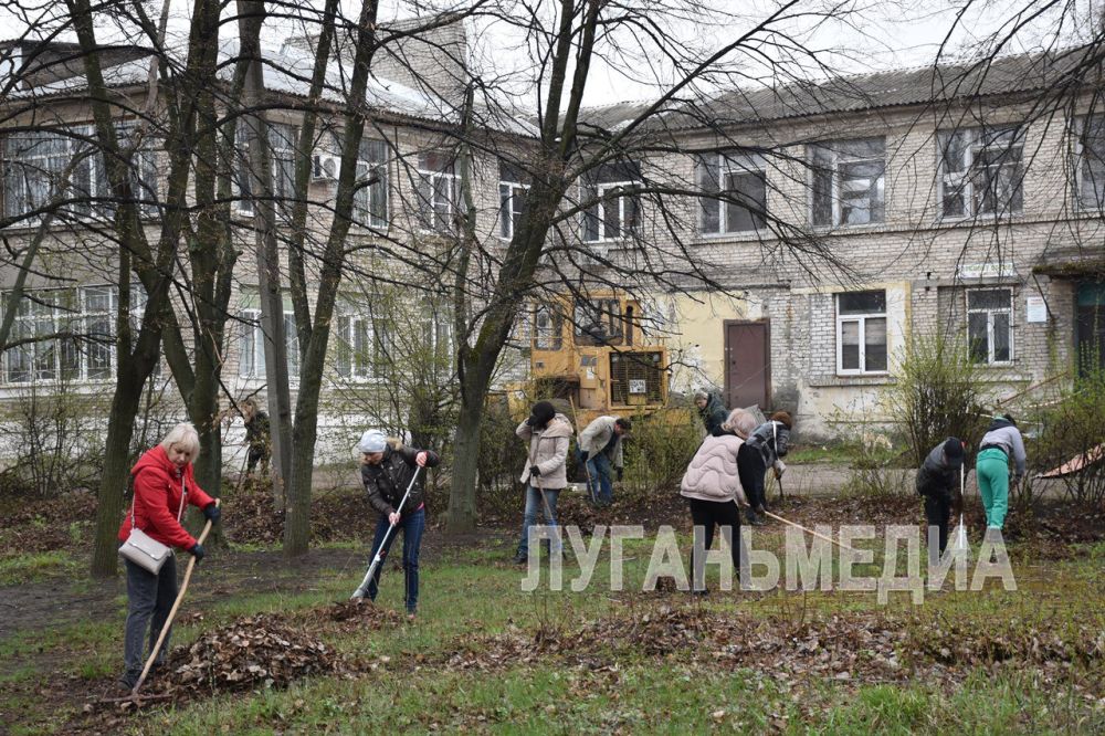 В Первомайске прошел субботник в рамках республиканской акции «Чистая Республика-2025», объявленной Главой ЛНР Леонидом Пасечником В Первомайске прошел субботник в рамках республиканской акции «Чистая Республика-2025», объявленной Главой ЛНР Леонидом Пасечником