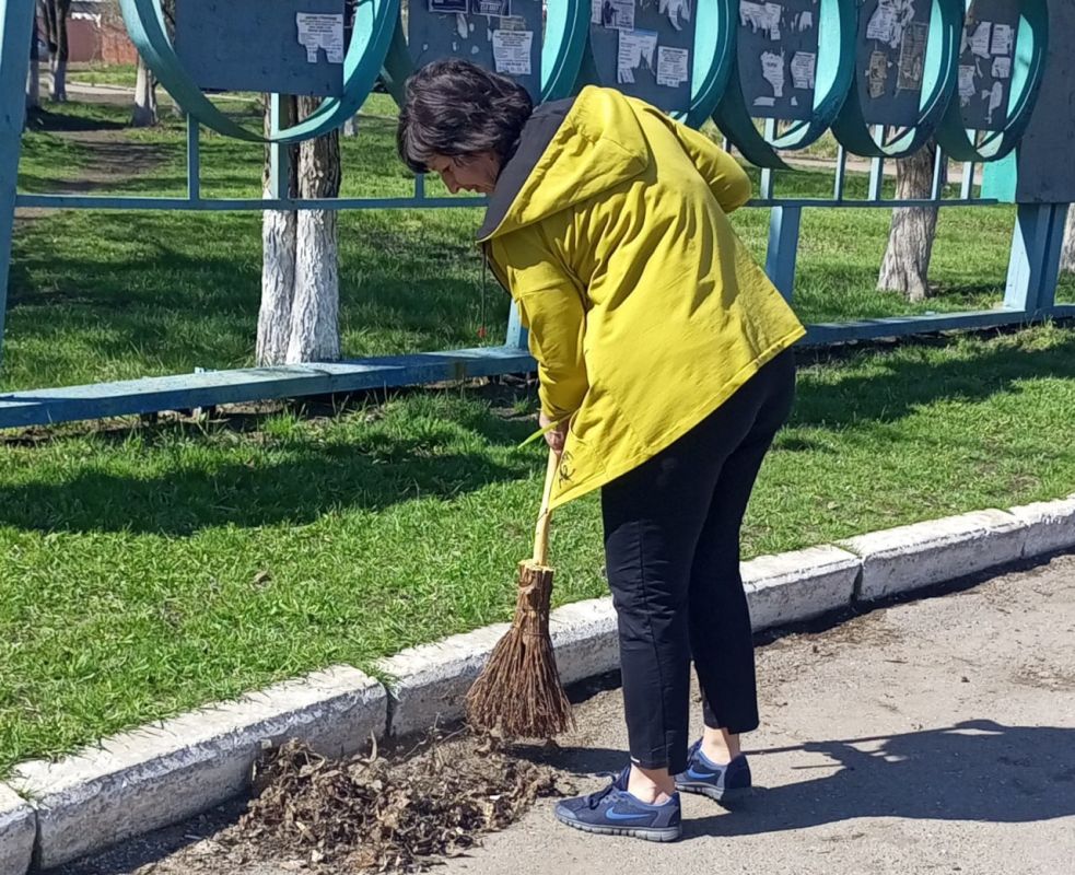 На этой неделе сотрудники отдела по жизнеобеспечению пгт Новосветловка, с. Белоскелеватое, с. Пархоменко, п. Хрящеватое На этой неделе сотрудники отдела по жизнеобеспечению пгт Новосветловка, с. Белоскелеватое, с. Пархоменко, п. Хрящеватое