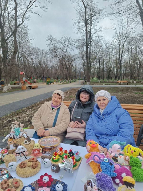 5 апреля в Краснодонском парке имени "Молодой гвардии" состоялась детская развлекательная программа " Жить с улыбкой веселее", где каждый пытался рассмешить своих друзей и зарядить всех вокруг хорошим настроением 5 апреля в Краснодонском парке имени "Молодой гвардии" состоялась детская развлекательная программа " Жить с улыбкой веселее", где каждый пытался рассмешить своих друзей и зарядить всех вокруг хорошим настроением