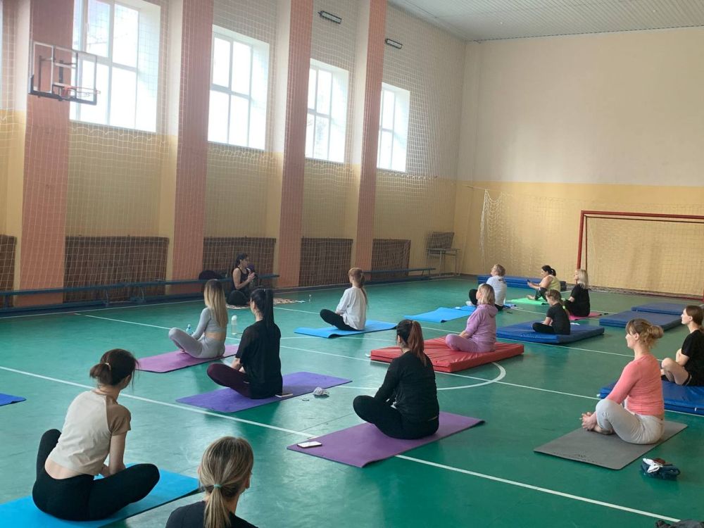 В рамках Всероссийского марафона «Сила России» по инициативе участниц федерального партийного проекта Женское движение «Единая Россия» в стенах спортзала Беловодского казачьего кадетского профессионального колледжа имени... В рамках Всероссийского марафона «Сила России» по инициативе участниц федерального партийного проекта Женское движение «Единая Россия» в стенах спортзала Беловодского казачьего кадетского профессионального колледжа имени...