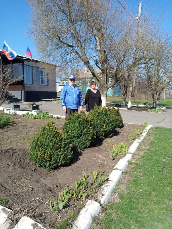 В Новострельцовке – чистота благодаря совместному субботнику! В Новострельцовке – чистота благодаря совместному субботнику!