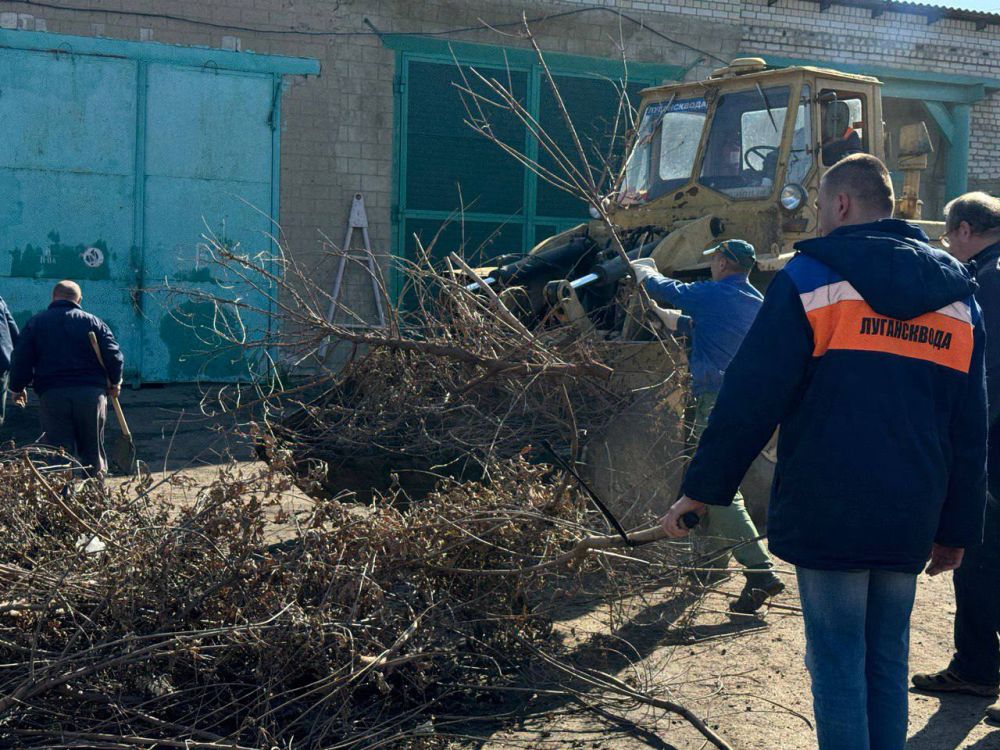 Сотрудники Луганскводы приняли участие в первом республиканском субботнике "Чистая Республика - 2025" Сотрудники Луганскводы приняли участие в первом республиканском субботнике "Чистая Республика - 2025"