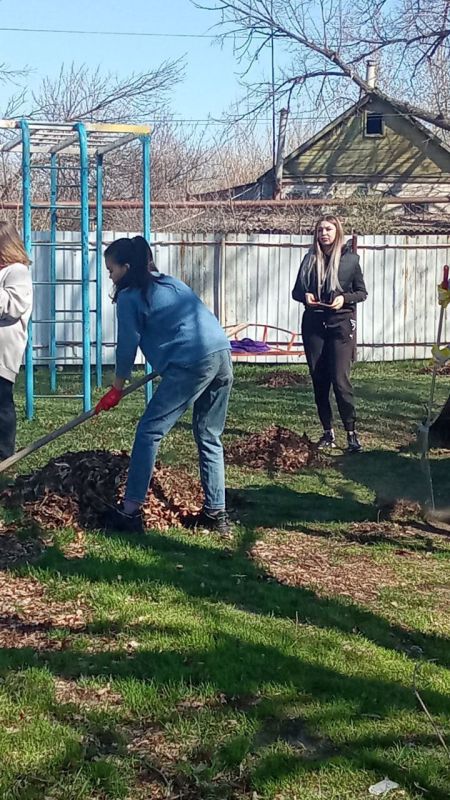 Сотрудники Валуйского отдела жизнеобеспечения организовали и провёли субботник по благоустройству прилегающей территории Сотрудники Валуйского отдела жизнеобеспечения организовали и провёли субботник по благоустройству прилегающей территории
