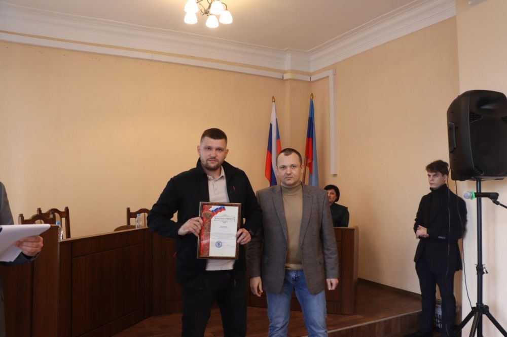 В рамках проведения еженедельного аппаратного совещания с заместителями, руководителями структурных подразделений Администрации, представителями организаций и учреждений, осуществляющих свою деятельность на территории... В рамках проведения еженедельного аппаратного совещания с заместителями, руководителями структурных подразделений Администрации, представителями организаций и учреждений, осуществляющих свою деятельность на территории...