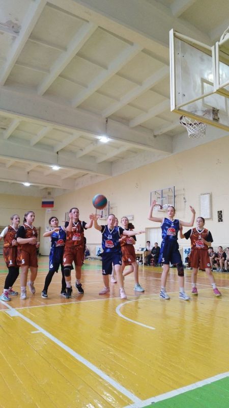 Спорт наш - сила!. Воспитанницы Спортивной школы города Ровеньки приняли участие в Первенстве Луганской Народной Республики по баскетболу среди девушек до 14 лет, которое состоялось в городе Перевальске Спорт наш - сила!. Воспитанницы Спортивной школы города Ровеньки приняли участие в Первенстве Луганской Народной Республики по баскетболу среди девушек до 14 лет, которое состоялось в городе Перевальске
