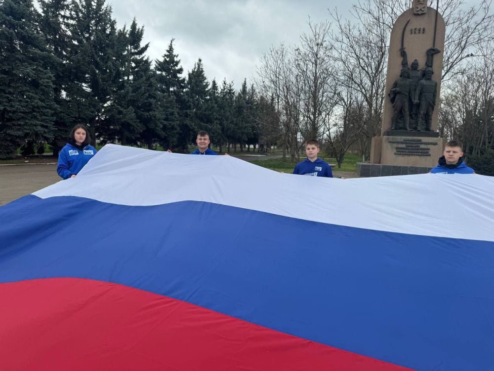 Флаг России – символ единства на века! Флаг России – символ единства на века!