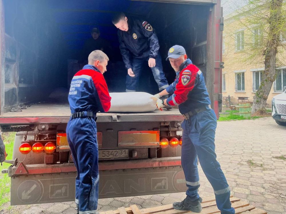 Сила единства: студенты-спасатели помогают жителям освобождённых территорий Сила единства: студенты-спасатели помогают жителям освобождённых территорий