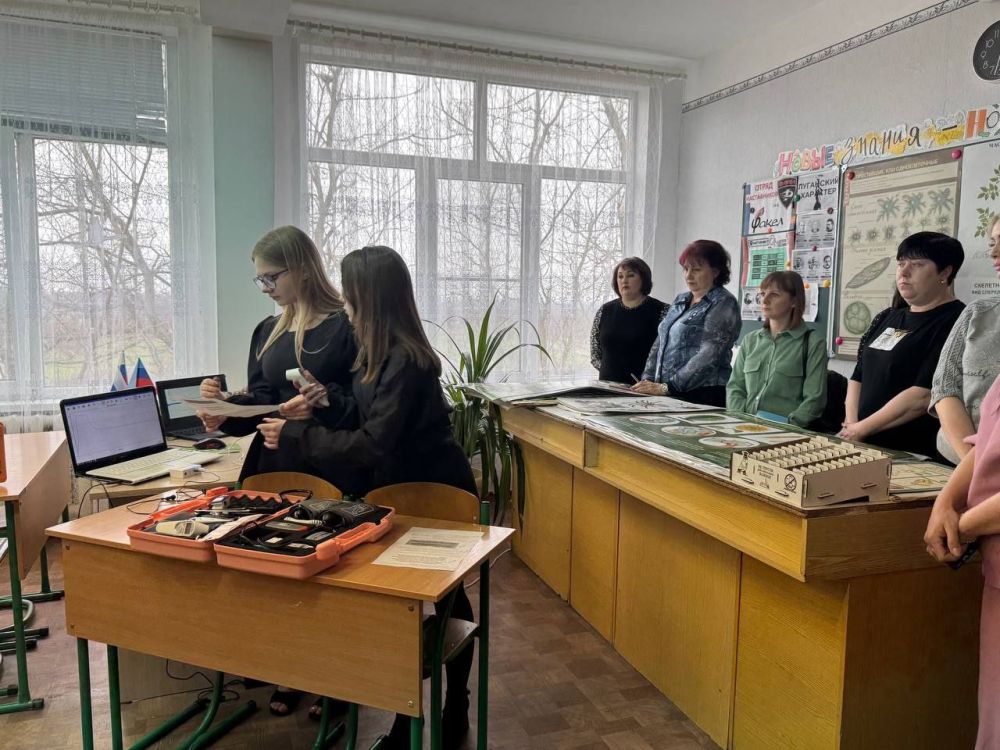 Андрей Рубанцов: В Ровеньковской школе № 9 им. Л.Г. Шевцовой прошла презентация предметного оборудования, которую посетили председатели родительских комитетов общеобразовательных учебных заведений города Ровеньки Андрей Рубанцов: В Ровеньковской школе № 9 им. Л.Г. Шевцовой прошла презентация предметного оборудования, которую посетили председатели родительских комитетов общеобразовательных учебных заведений города Ровеньки