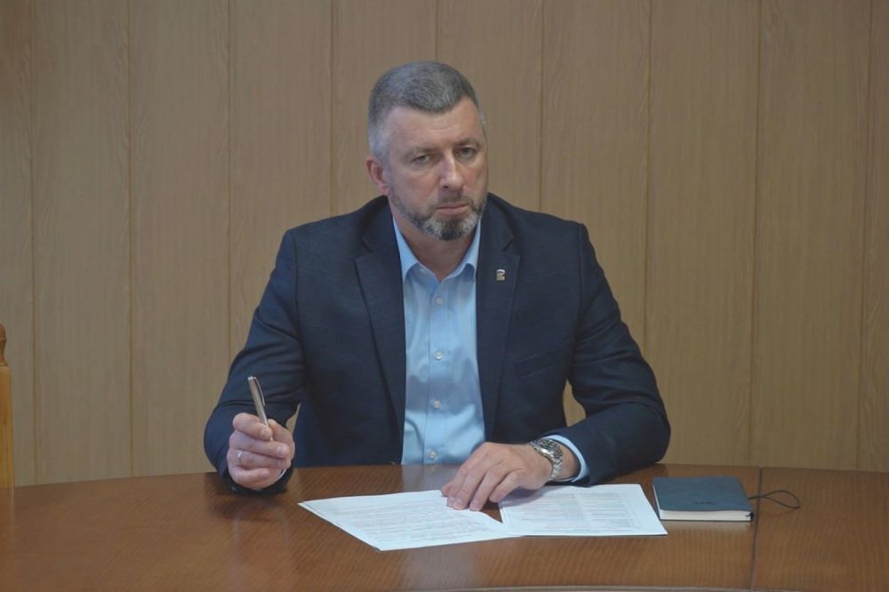 Андрей Сухачев: Понедельник начали расширенным аппаратным совещанием Андрей Сухачев: Понедельник начали расширенным аппаратным совещанием